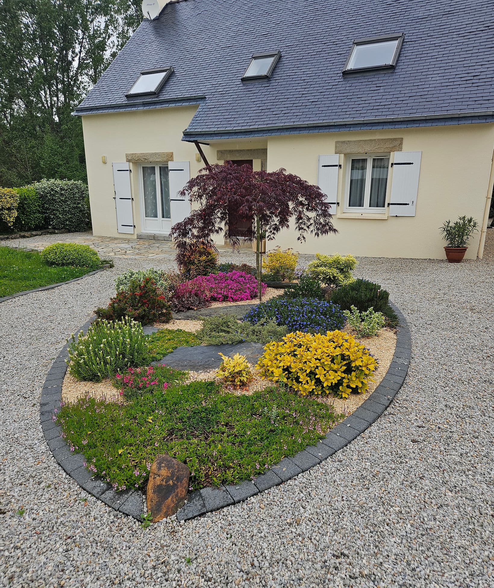 Jardin devant maison